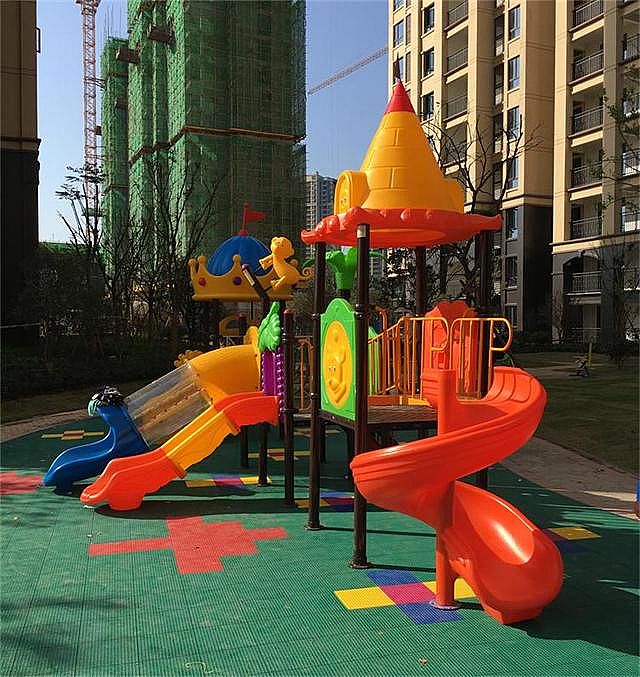 阳新尚湖湾小区（儿童游乐设施+拼装运动地板）